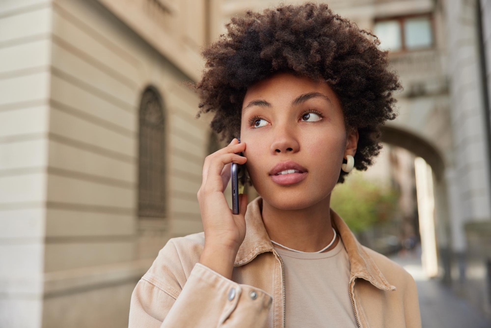 Internship applicant calling HR on her cell phone to find out the hiring manager's name