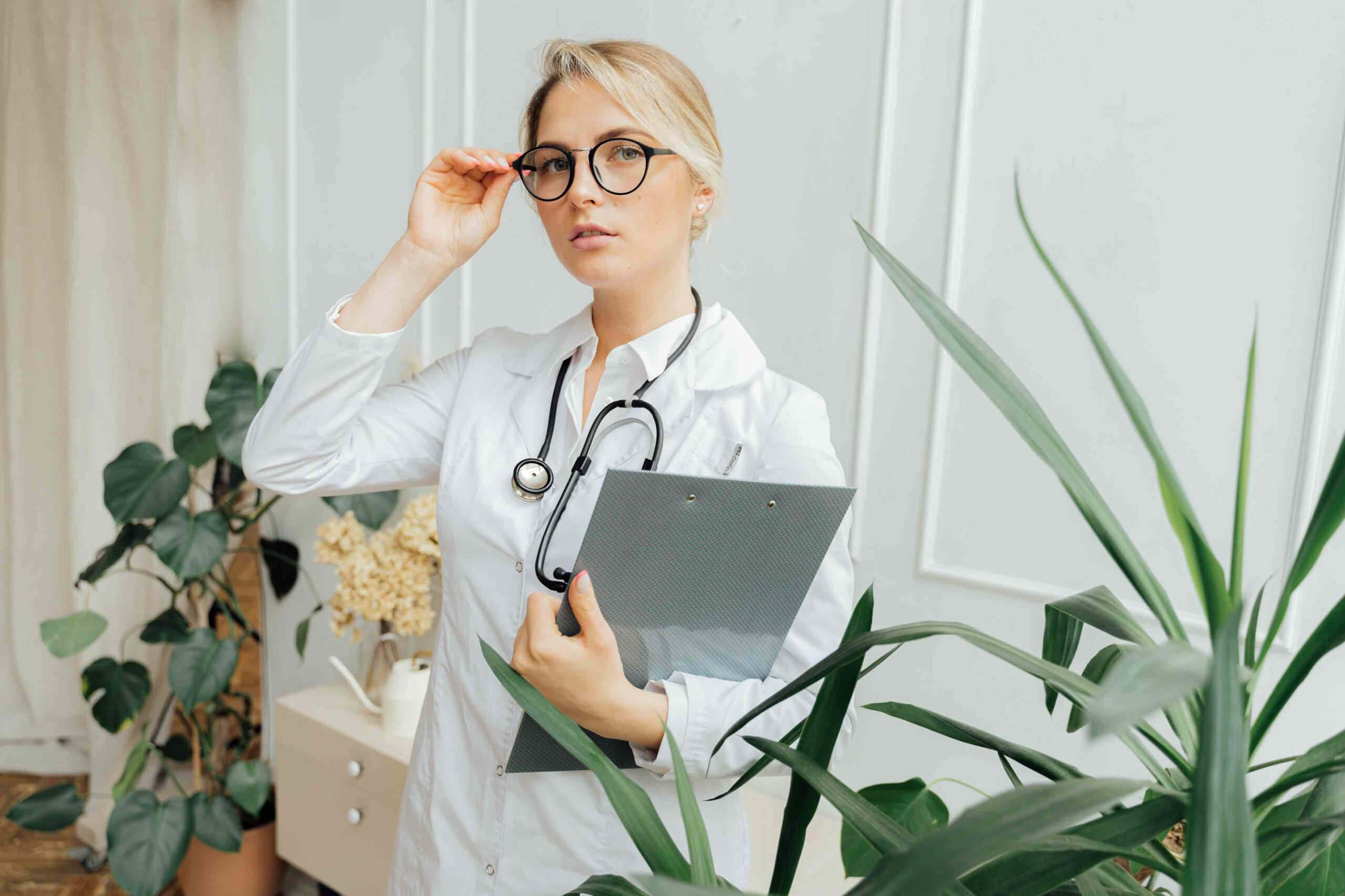 Travel nurse at patient's home with clipboard