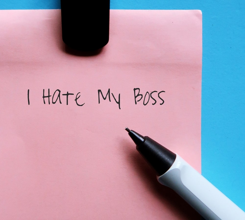 "I hate my boss" pink post-It