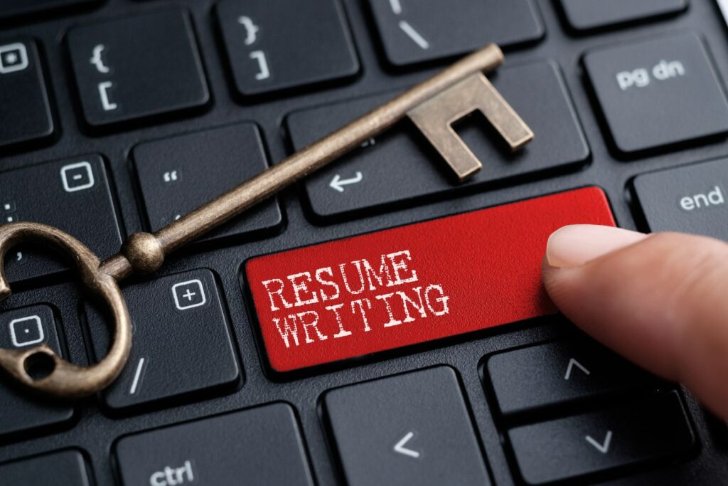 A key is laying a a keyword while a finger is pressing the "resume writing" button